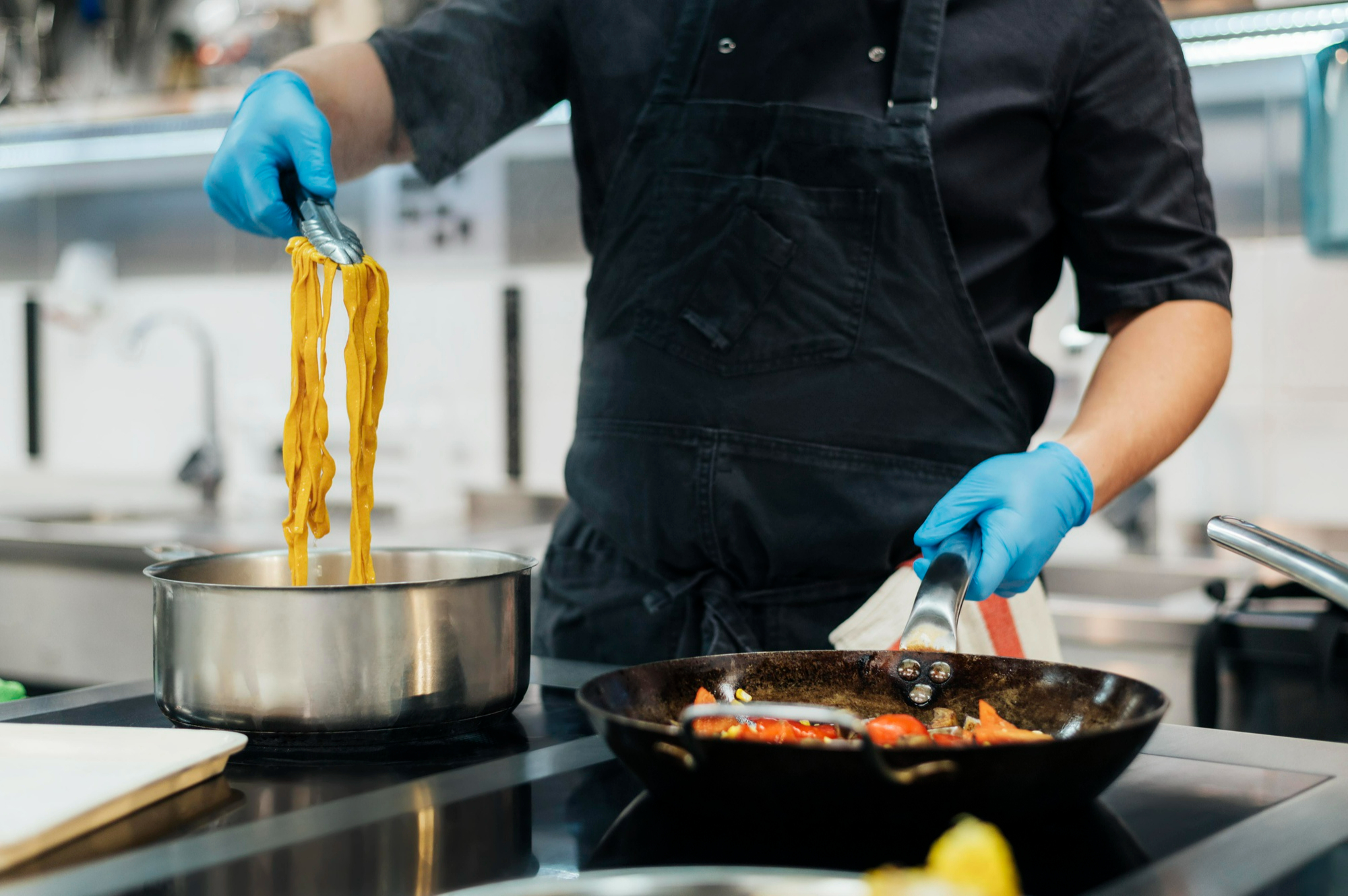 Wyposażenie, bezpieczeństwo i higiena pracy w gastronomii (zasady BHP)