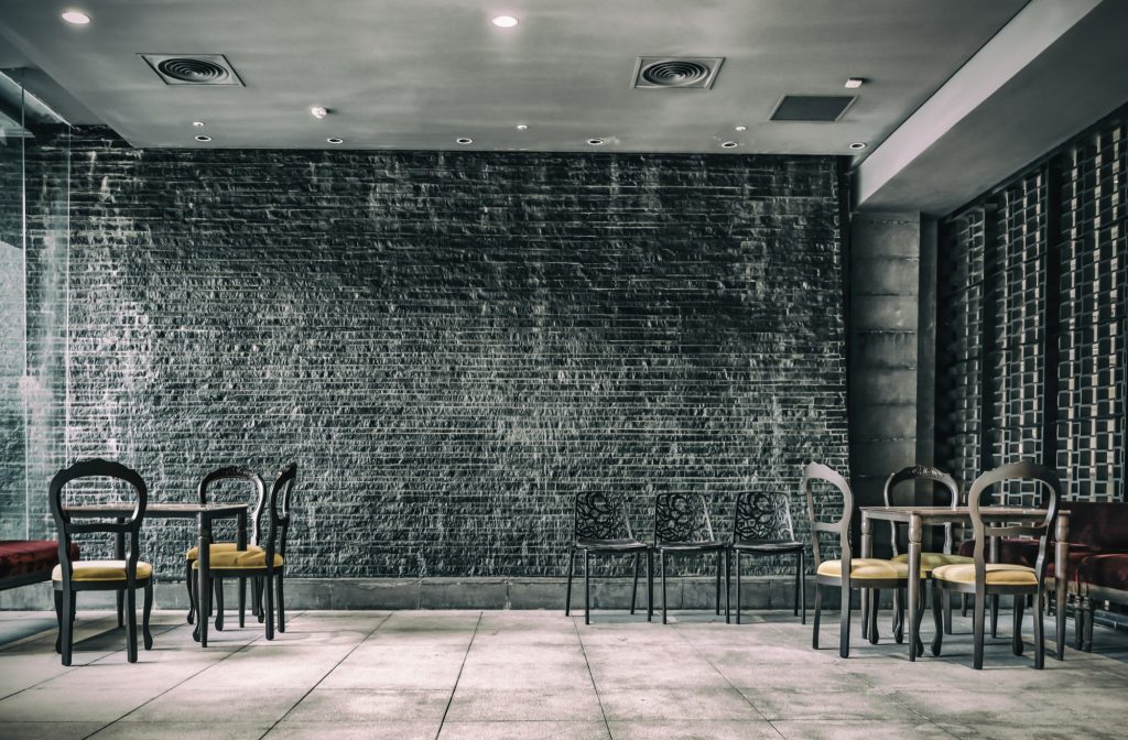 minimalistyczny wystrój restauracji