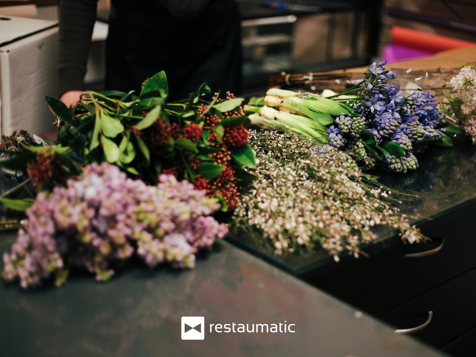 Jak stworzyć stronę internetową dla kwiaciarni, która realnie wspiera sprzedaż?