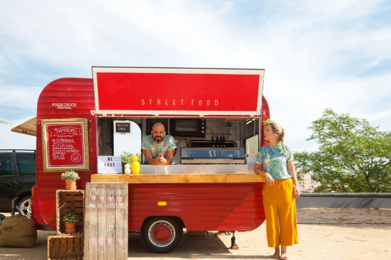 Food truck na plaży.